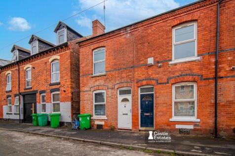 Three bedroom mid-terraced house for sale