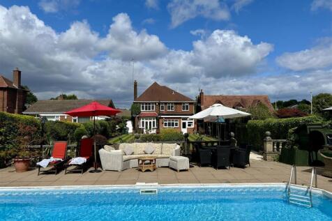 Manor Way Halesowen Garden 1.jpg