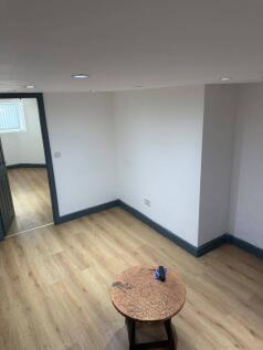 1-bed flat on Basement Flat, 23 Hamilton Place, Leeds, LS7 4BW, £775/mo