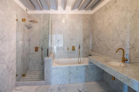 historic-building-with-three-exceptional-apartm...