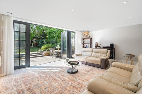Broadoaks Park Road, West Byfleet, Surrey, KT14 photo 3