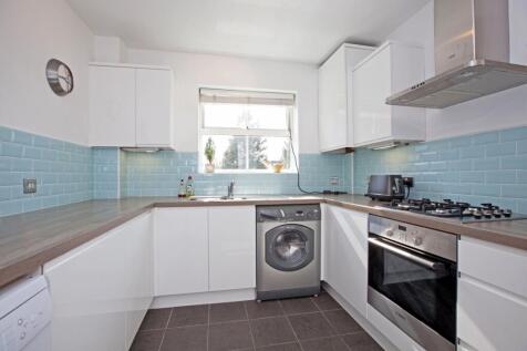 32 Salter Close 1...