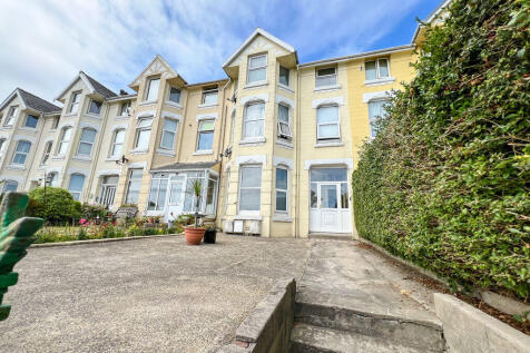 63 Royal Avenue West, Onchan