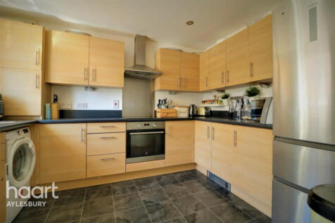 Greensleeves Drive, Aylesbury photo 3