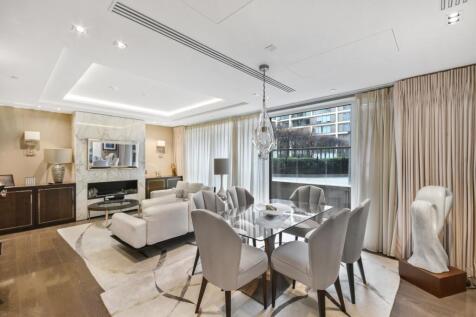 Reception Room/Dining Area