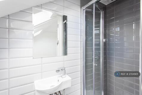 Bedroom 3 Ensuite Shower