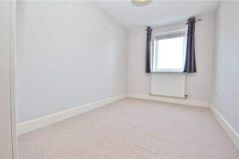 Sundeala Close, Sunbury-on-Thames, Surrey, TW16 photo 5