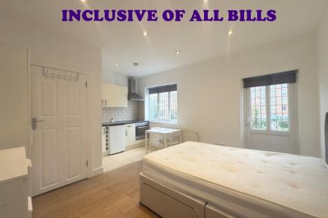 Studio Flat for rent first floor with balcony