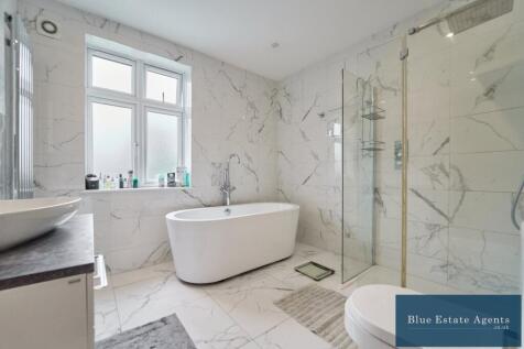 Family Bathroom Suite