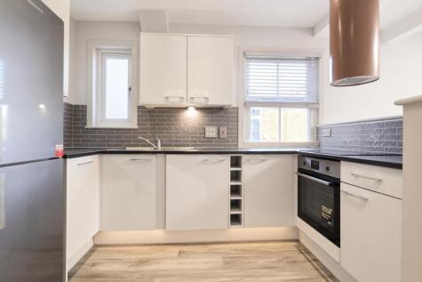 Wellington Passage, Wanstead, Redbridge, London photo 3