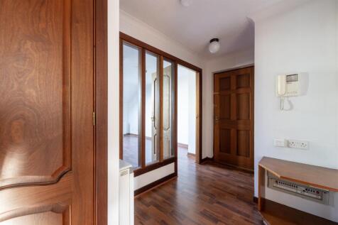 HALLWAY.jpg