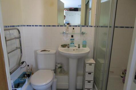 4 CLA BATHROOM.JPG