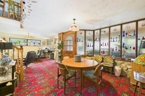 Living/Dining Roo...