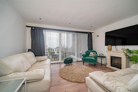 142 Tweed Cres edits-1.JPG