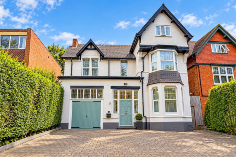 Elegant Edwardian House with Mint Details.png