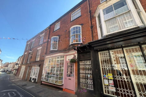 Two bedroom second floor apartment - For sale by 