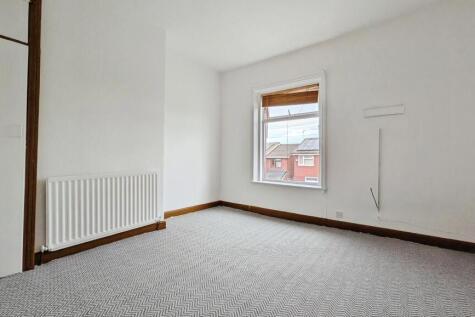 Burnley Lane, Chadderton, OL9 photo 4