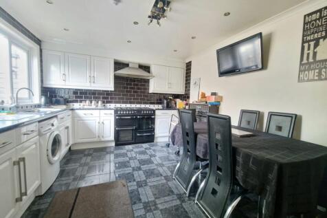 Kelly Avenue - A 3 Bedroom End terraced for Sale