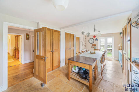 9b005c73-7b98-408...