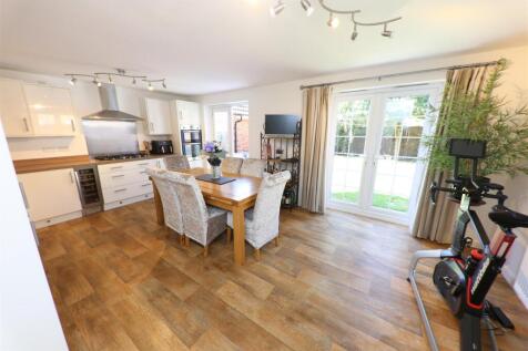 OPEN PLAN DINING KITCHEN