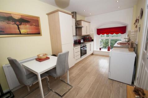 Kitchen/ Dining Area