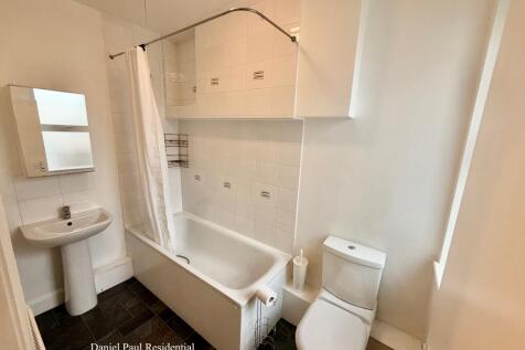 Flat Gnd Flr, Northfield Avenue, Ealing photo 5