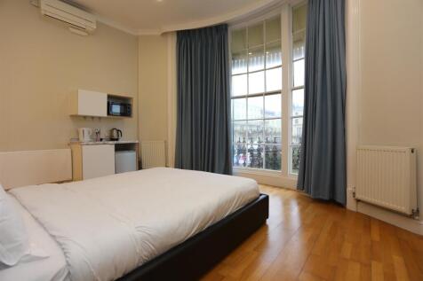 Room 17 Regency Sq  (3).JPG