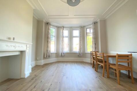 Bourne Hill, Palmers Green, London, N13 photo 3