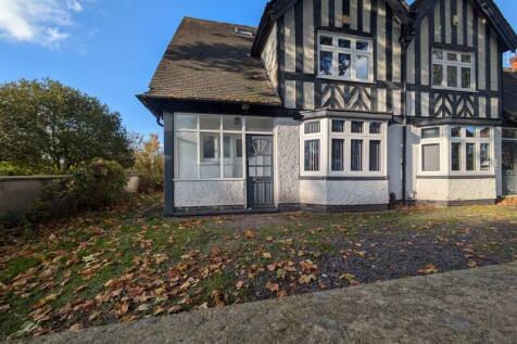 6-bed semi-detached on Derby Road, Nottingham, £4,680/mo