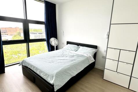 Central Milton Keynes photo 4