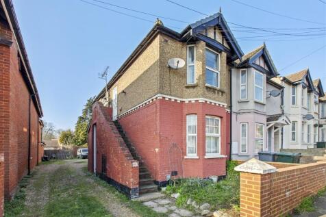 18A Desborough Park Rd, HP12 3BQ-10.jpg