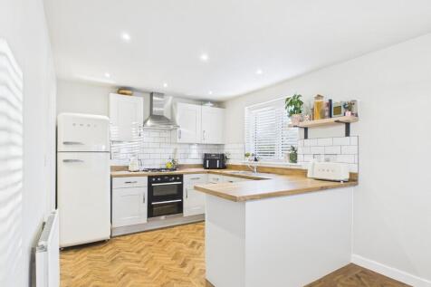 10 Howes Road, Br...