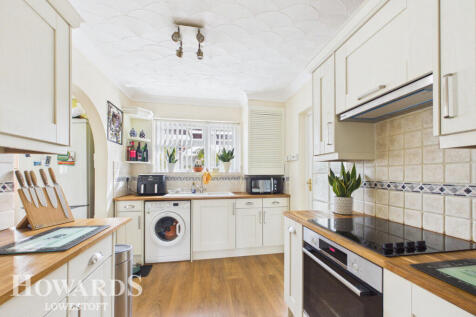 Lowestoft, NR33 - property photo