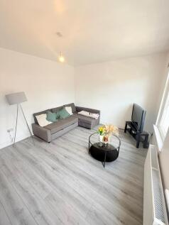 Spacious Four-Bedroom House with Private Garden |