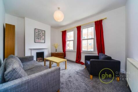 This beautifully presented one-bedroom flat offers comfortable and stylish living, ideally suited to professionals or couples. Recently refreshed throughout, the property benefits from brand-new carpe