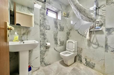 GROUND FLOOR BATHROOM