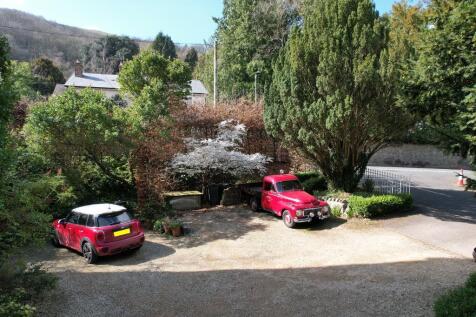 Private parking x 2 cars