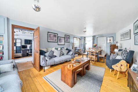 Sitting/Dining Room