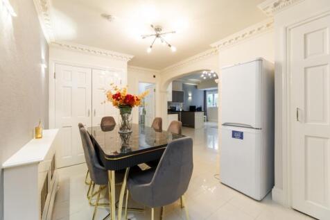 Southwick Street ...