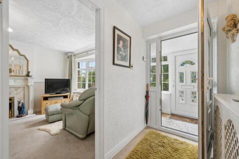 12 Ashfield Grove HDR-12.jpg