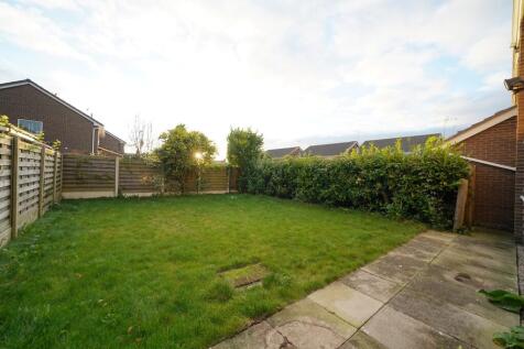 14 Croft Close ga...