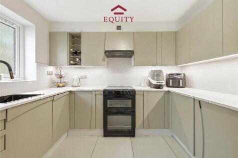 Crofton Way, Enfield, EN2 photo 4