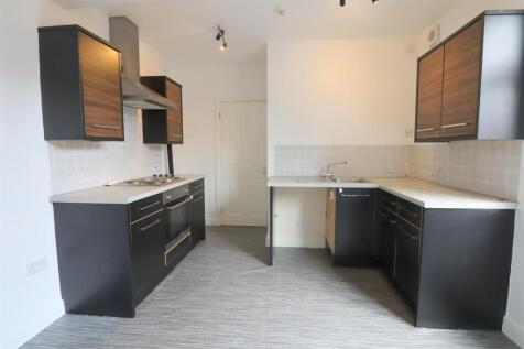 2-bed flat on Delamere Street, £595/mo