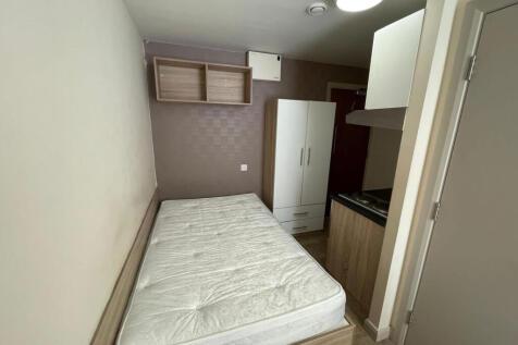 alex957585Bed.jpg