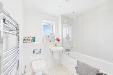 CAM02909G0-PR0479-STILL008