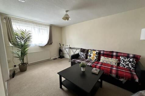 Flat 2 Living roo...