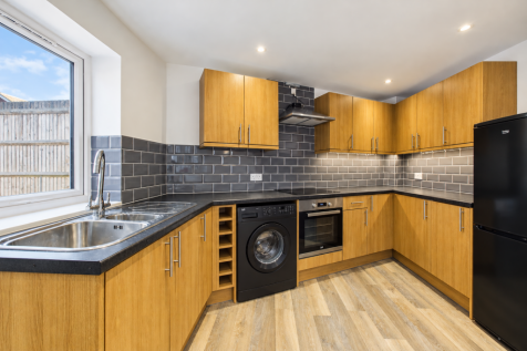 Dormans Avenue, Dormansland, Lingfield photo 3