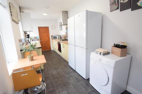 27/28 - Carholme Road - Student House photo 4