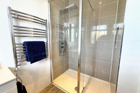 Bedroom Three En-suite