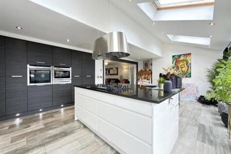 KITCHEN AND DINER